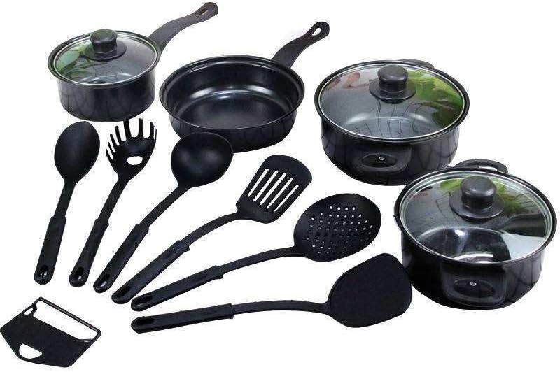 Batterie de cuisine durable et polyvalente avec revêtement antiadhésif et poignées sécurisées